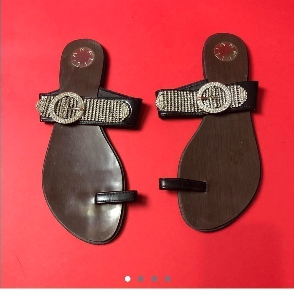 Wooden and metal sandals 🤍🖤
